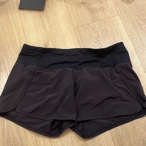 Lululemon women’s black running short